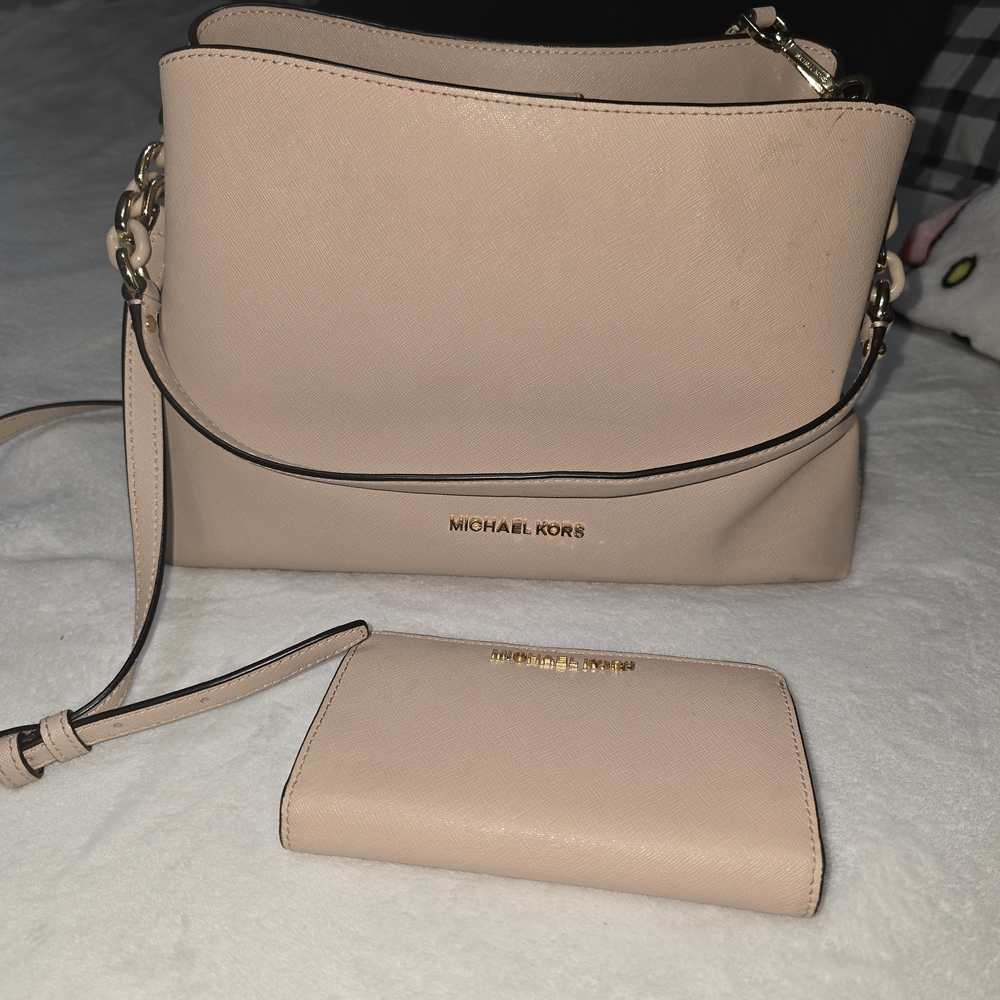 Michael Kors Cream Shoulder Bag and Wallet Set